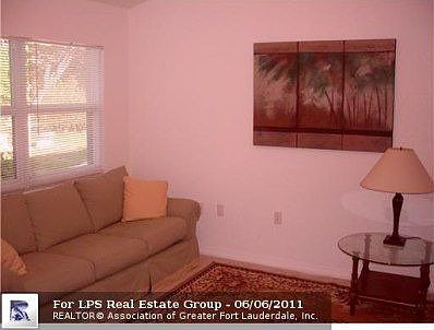4th image of 2695 SE 1st Ct