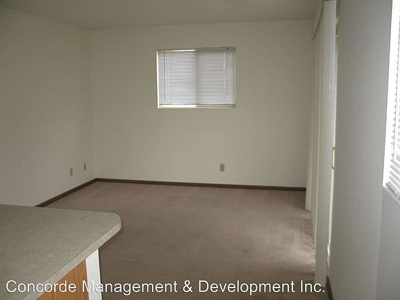 5th image of 940 Moffitt St APT 14