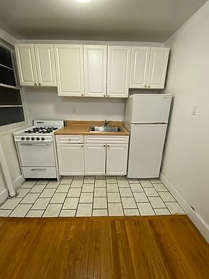 3rd image of 422 W 56th St APT 7
