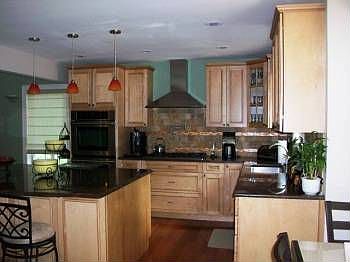 5th image of 22 Christine Ln