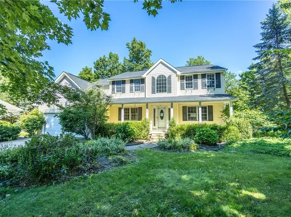 275 Lawrence Woods, Orchard Park, NY 14127