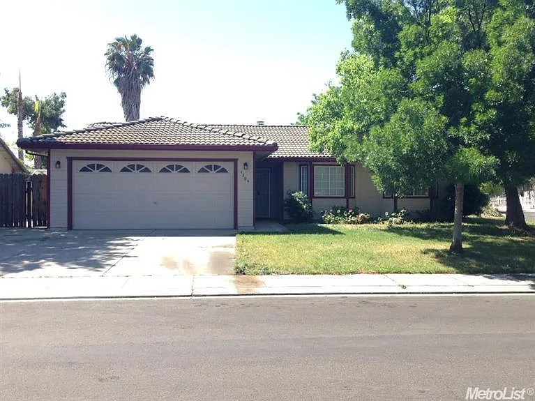 1304 Amanda Dr photo 1