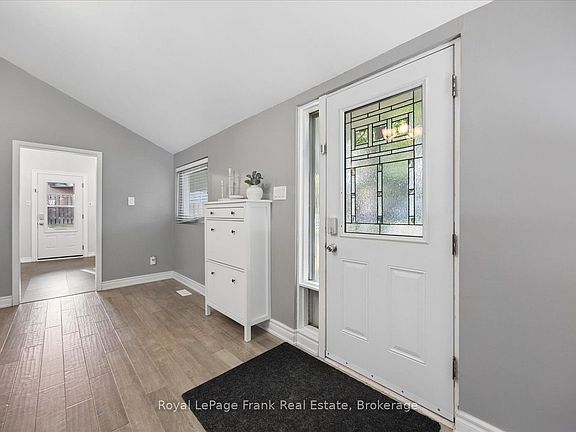 3rd image of 2 Rosswood Cres