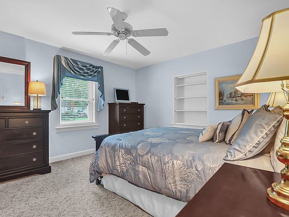5th image of 2078 Saint James Dr