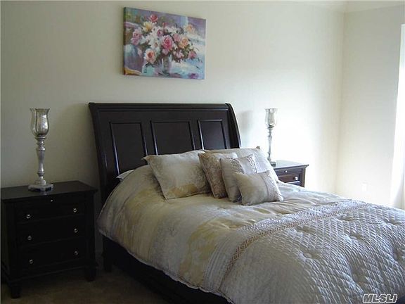 4th image of 13 Old Orchard Ct