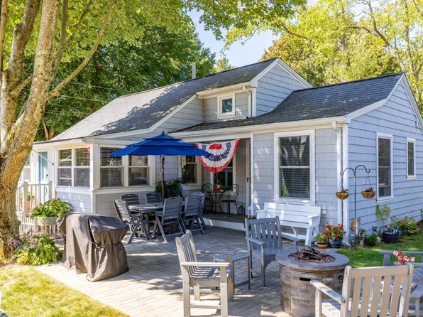 12 Littlefield Drive, Old Lyme, CT 06371