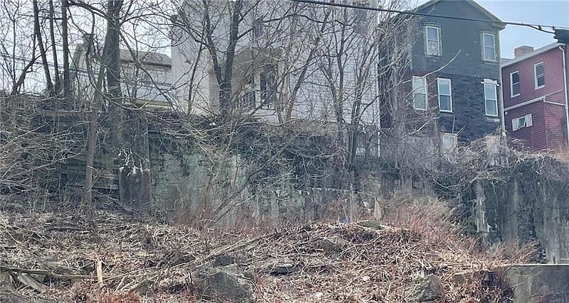 1st image of 932 E Warrington Ave