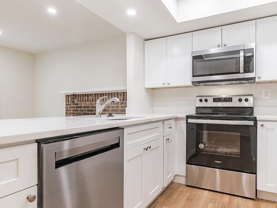 Main Level - Kitchen