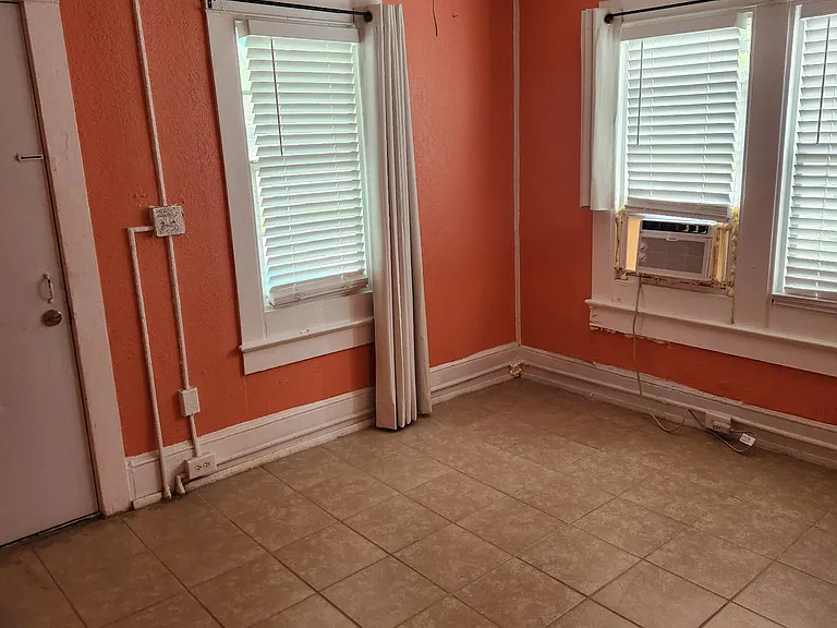 552 Tanglewood St #1 — Photo 3