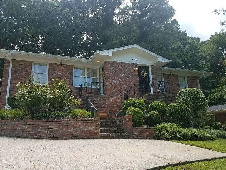 807 Marstevan Dr NE #B — Photo 1