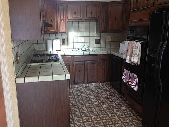 2nd image of 474 Princeton St
