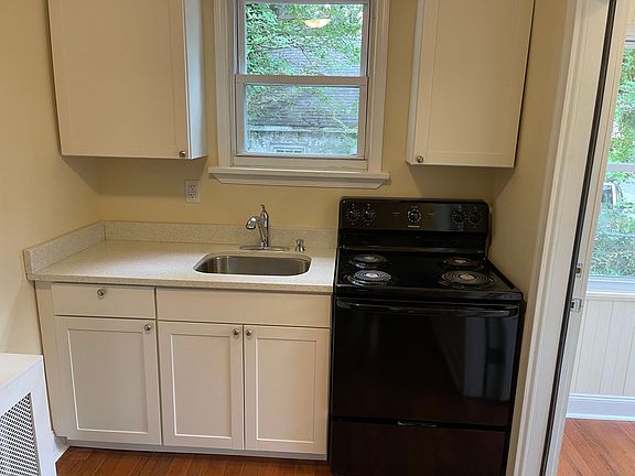 5th image of 143 N Highland Ave