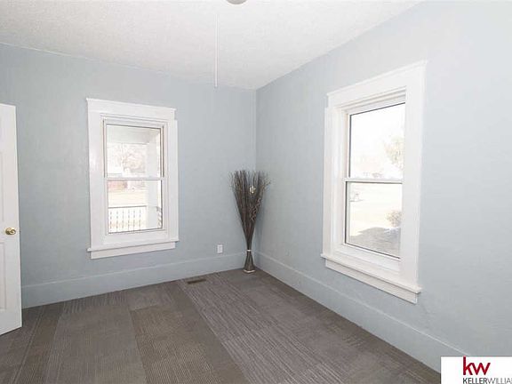 5th image of 1211 E 1st St