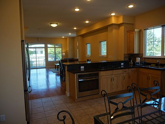 3rd image of 12327 NE 7th Pl #105