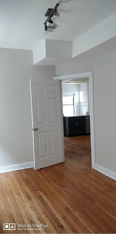 Building Photo - 1845 W Greenleaf Ave #2
