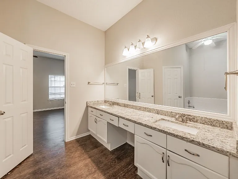 2136 Stoneridge Dr — Photo 23