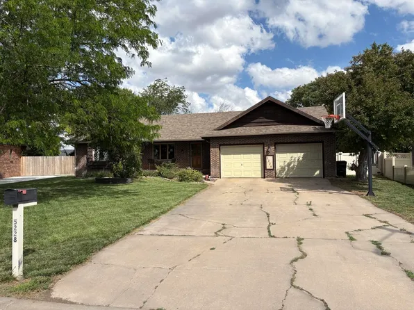 5228 Quail Creek Dr, Great Bend, KS 67530