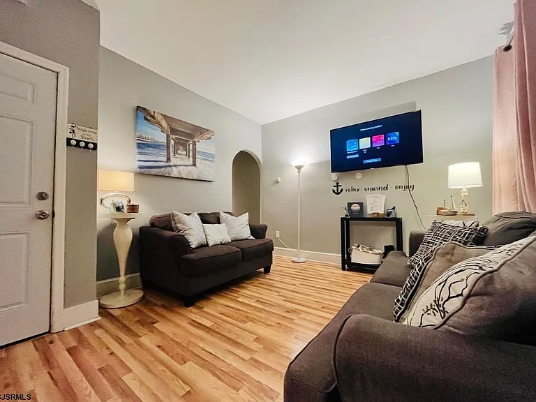 122 Dewey Pl — Photo 7