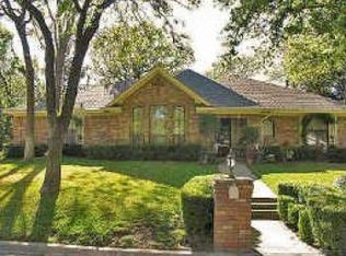 1405 Foothill Dr, Hurst, TX 76053