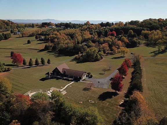 3rd image of 143 Moorcliffe Ln