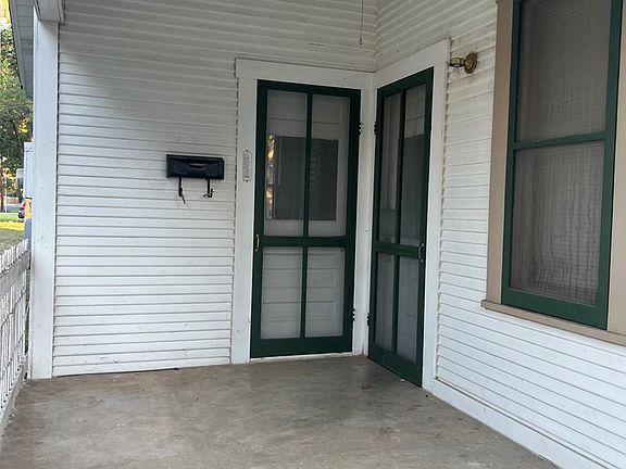 3rd image of 604 W Peach St