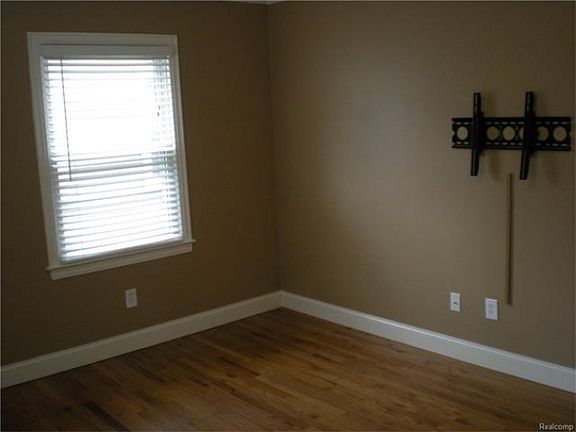 4th image of 1424 Chapin Ave