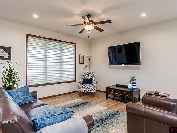 5th image of 305 Torrey Pines Dr