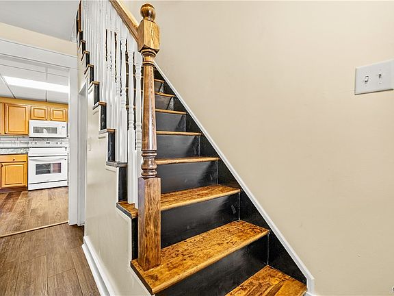 5th image of 121 1st St