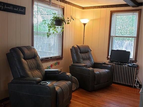 2nd image of 105 Rosella Ave