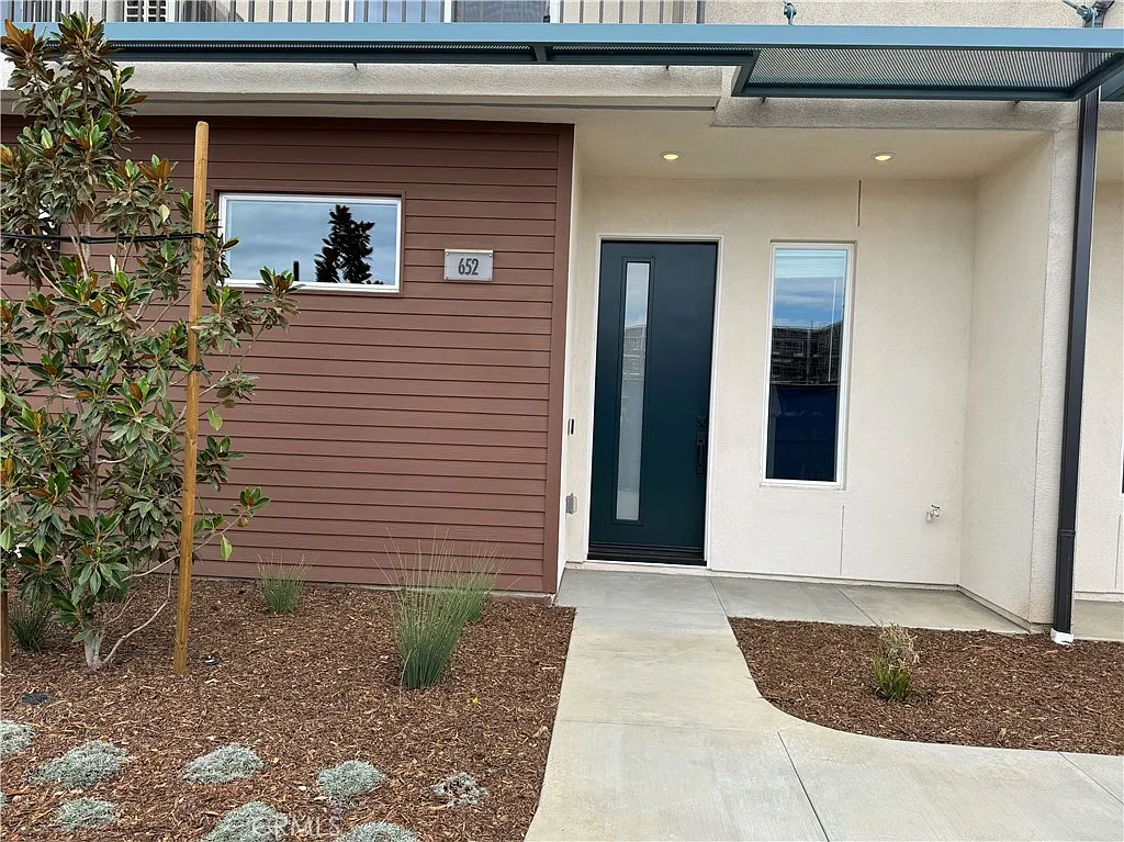 3 bed, 1634 sqft, $3,400 — Photo 4