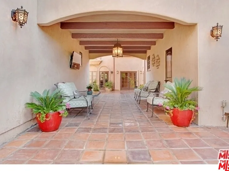 725 N Foothill Rd — Photo 36