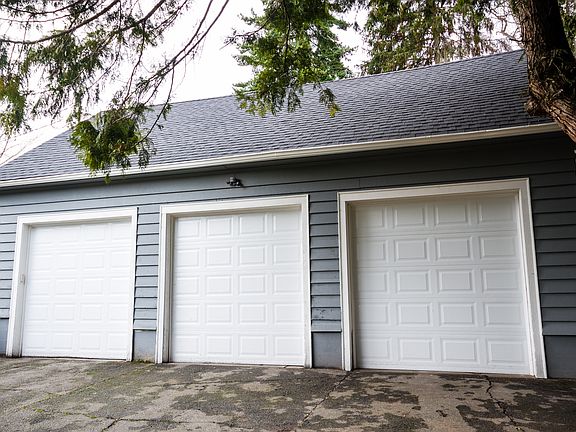 5th image of 10211 Des Moines Memorial Dr S