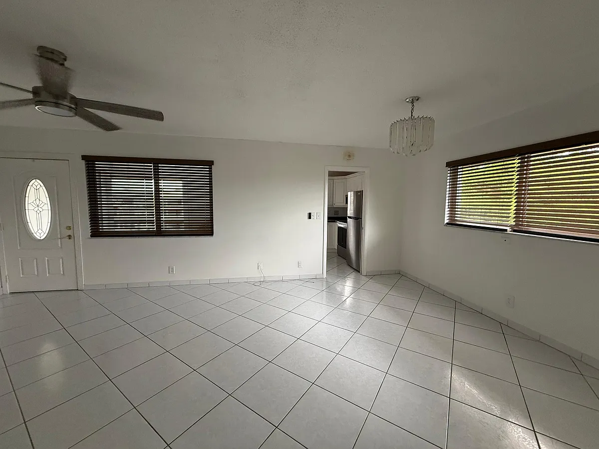 Building Photo - 5300 Washington St #D301