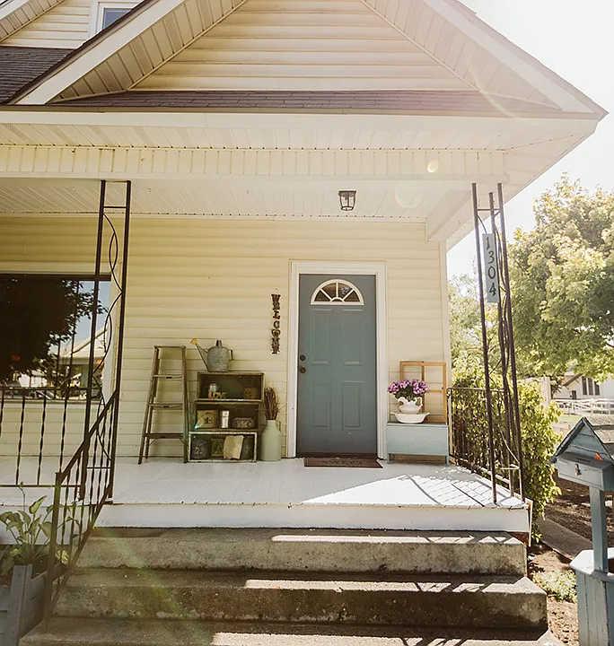 E Carlisle Ave