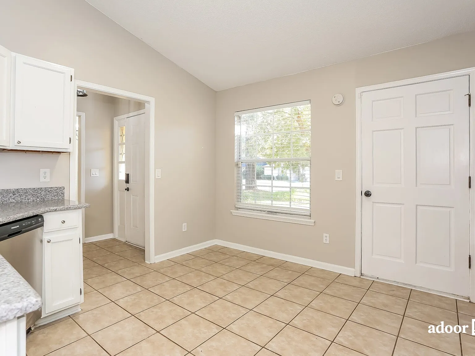 3 bed, 2.0 bath, 1425 sqft, $1,845 — Photo 4