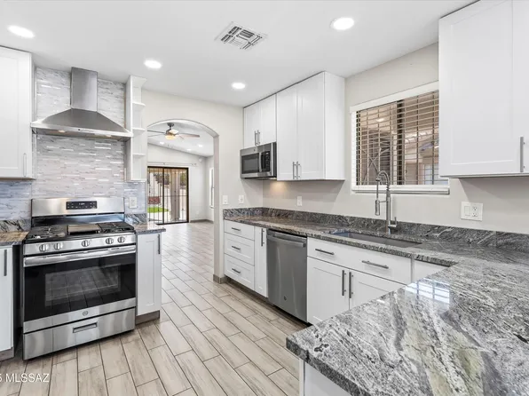 8492 E Sarnoff Ridge Loop, Tucson, AZ 85710