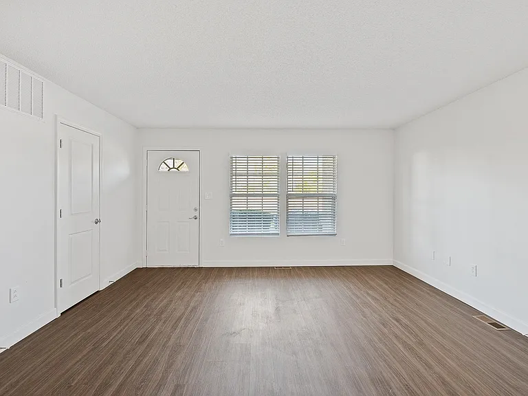 Apartments at Urbana — Photo 40