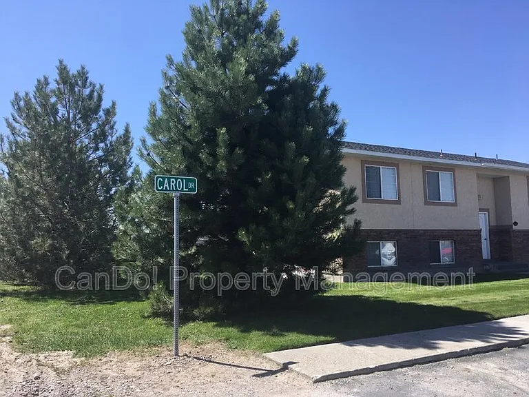 240 Carol Dr #3 — Photo 16