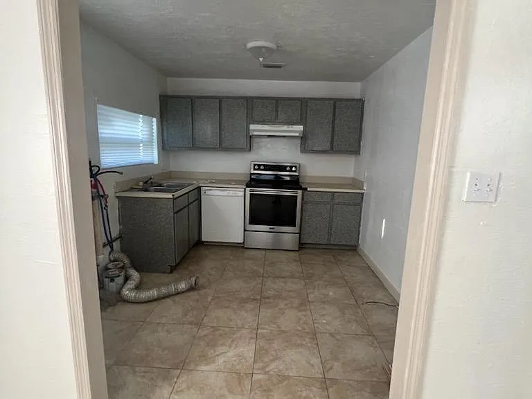 514 Ryoland St — Photo 6