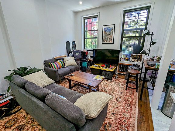 2nd image of 526 W 46th St APT 2F
