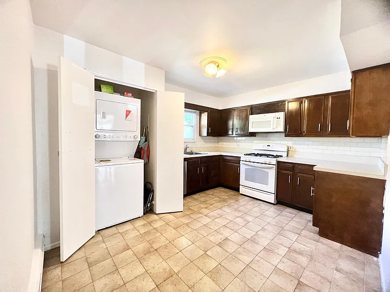 4 Ashwood Rd #A — Photo 3