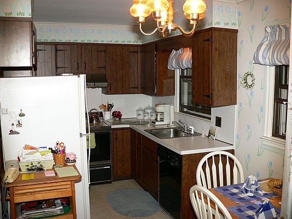 Eat in kitchen