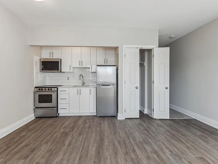 200 Bronson Ave — Photo 42