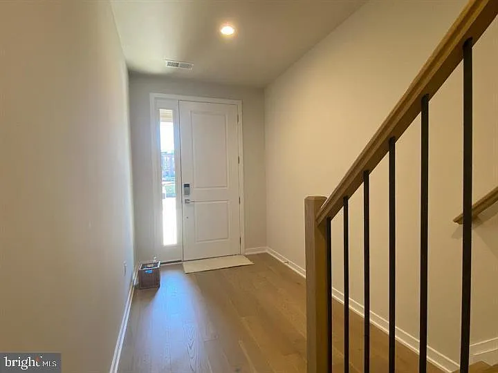 4 bed, 3.5 bath, 3606 sqft, $4,950 — Photo 2