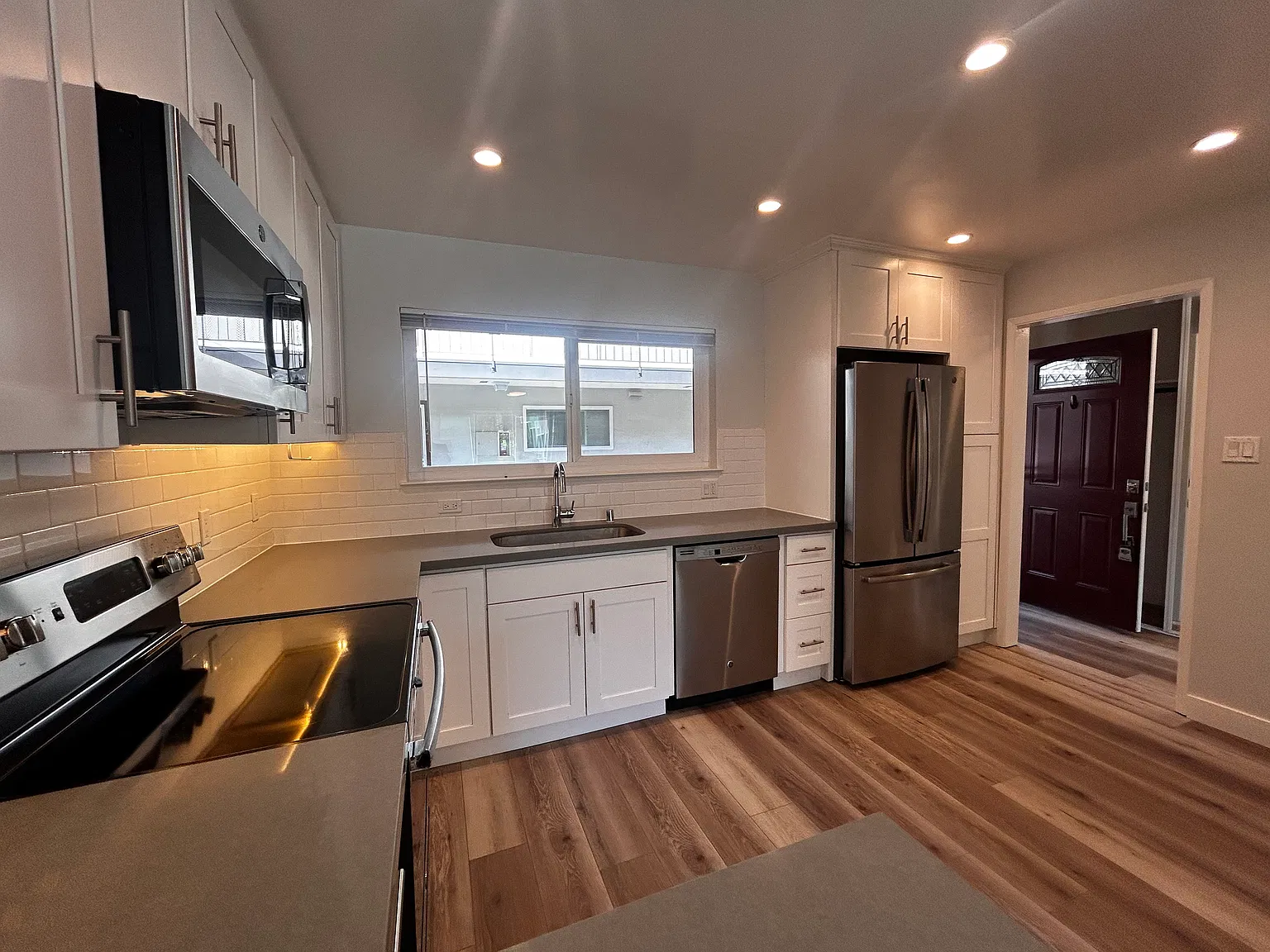 2 bed, 740 sqft, $3,095 — Photo 3