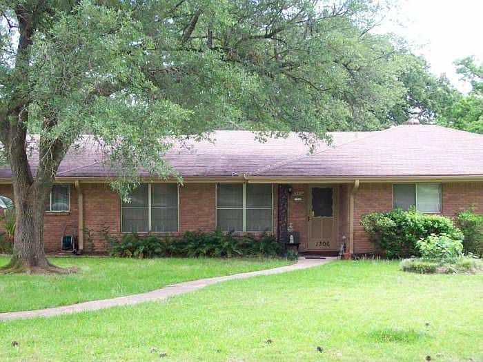 1300 Voyle St, Lufkin, TX 75901 Zillow