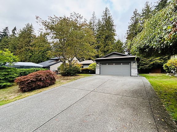 2nd image of 11189 Canyon Cres