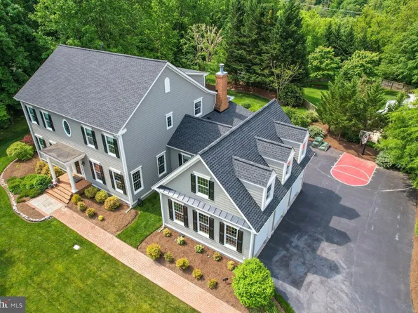 9889 Chapel Bridge Estates Dr, Fairfax Station, VA 22039