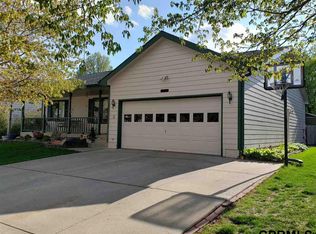 5429 Blueberry Ct, Lincoln, NE 68516