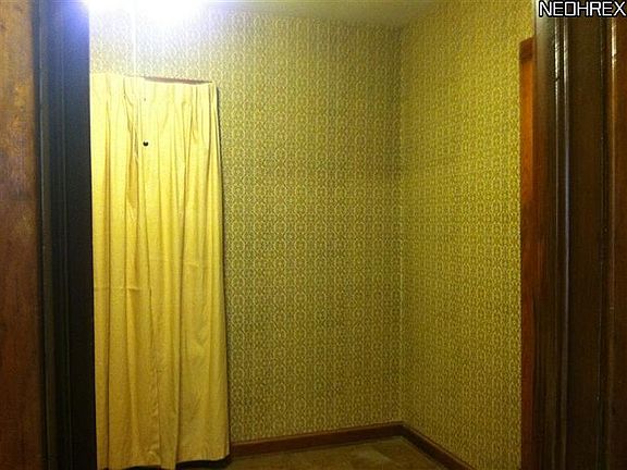 4th image of 3990 E 54th St